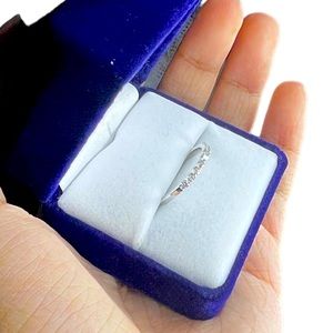 14kw white gold diamond ring size 7.5